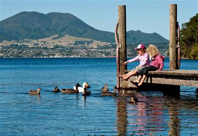 Kids in New Zealand, Acacia Bay, Lake Taupo